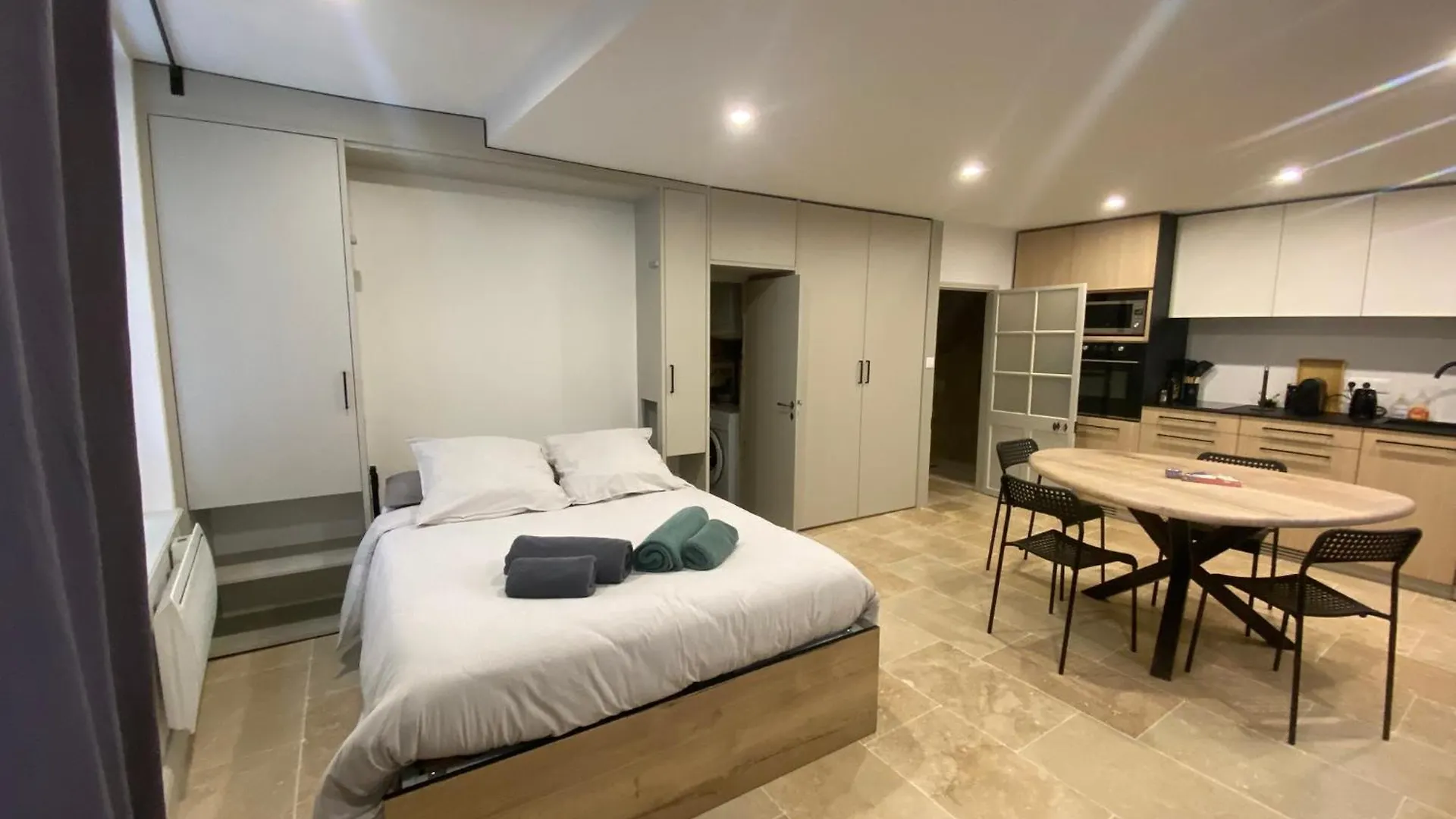 Charmant Studio Corneille Αρλ